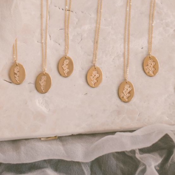 Bohemian Floral Family Engraved Pendant Necklace - Picture 6 of 16